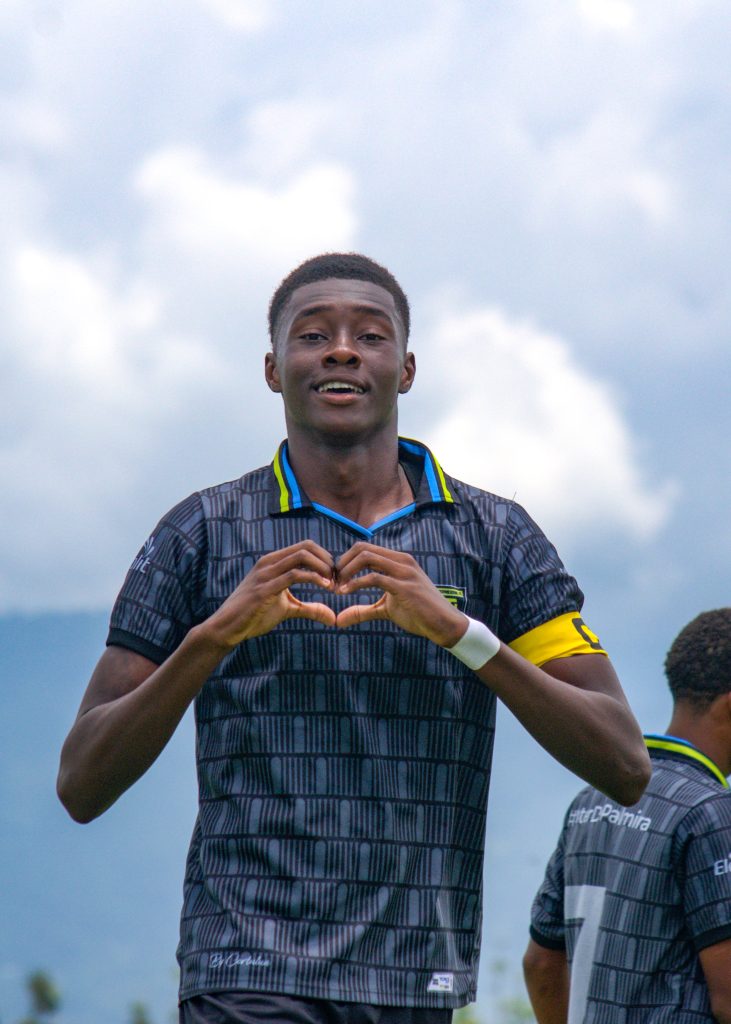 Brayan Mina, de 15 años, hace su debut con el primer equipo de Internacional F.C.